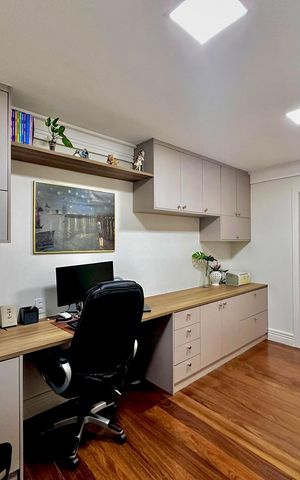 Casa de condomínio à venda com 224m², 4 quartos e 5 vagas Casa de condomínio à venda com 224m², 4 quartos e 5 vagasSuíte 2