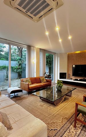 Casa de condomínio à venda com 224m², 4 quartos e 5 vagas Casa de condomínio à venda com 224m², 4 quartos e 5 vagasSala