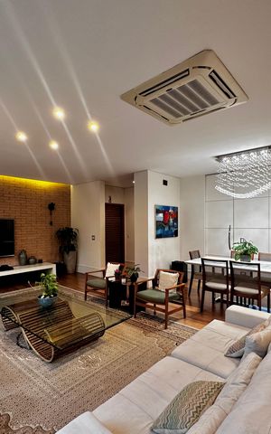Casa de condomínio à venda com 224m², 4 quartos e 5 vagas Casa de condomínio à venda com 224m², 4 quartos e 5 vagasSala
