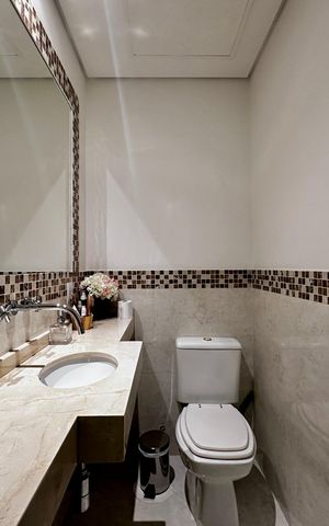 Casa de condomínio à venda com 224m², 4 quartos e 5 vagas Casa de condomínio à venda com 224m², 4 quartos e 5 vagasBanheiro Suíte 2