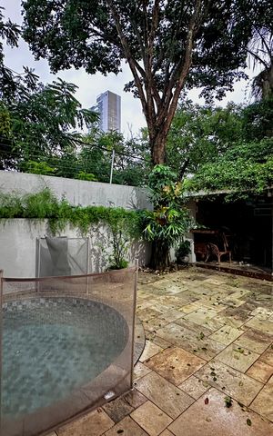Casa de condomínio à venda com 224m², 4 quartos e 5 vagas Casa de condomínio à venda com 224m², 4 quartos e 5 vagasVaranda/Quintal