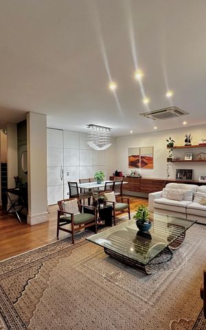 Casa de condomínio à venda com 224m², 4 quartos e 5 vagas Casa de condomínio à venda com 224m², 4 quartos e 5 vagasSala