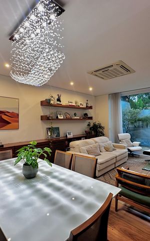 Casa de condomínio à venda com 224m², 4 quartos e 5 vagas Casa de condomínio à venda com 224m², 4 quartos e 5 vagasSala