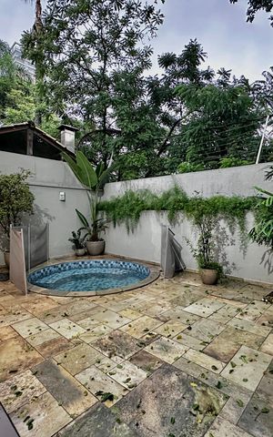 Casa de condomínio à venda com 224m², 4 quartos e 5 vagas Casa de condomínio à venda com 224m², 4 quartos e 5 vagasVaranda/Quintal