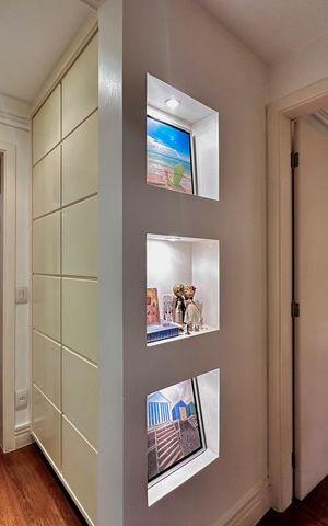 Casa de condomínio à venda com 224m², 4 quartos e 5 vagas Casa de condomínio à venda com 224m², 4 quartos e 5 vagasCorredor Suítes