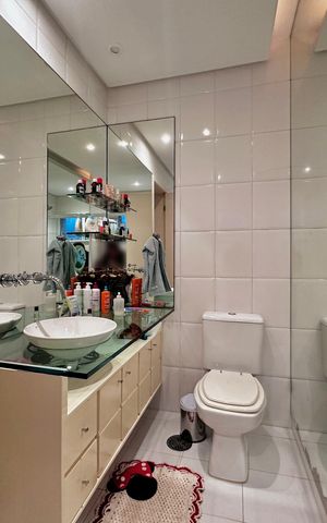 Casa de condomínio à venda com 224m², 4 quartos e 5 vagas Casa de condomínio à venda com 224m², 4 quartos e 5 vagasBanheiro Suíte 3