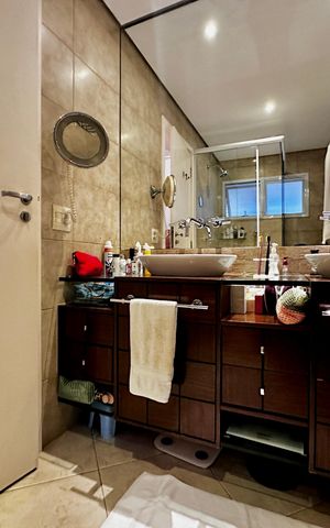 Casa de condomínio à venda com 224m², 4 quartos e 5 vagas Casa de condomínio à venda com 224m², 4 quartos e 5 vagasBanheiro Suíte 1