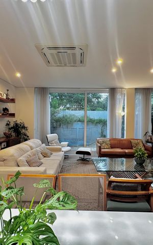 Casa de condomínio à venda com 224m², 4 quartos e 5 vagas Casa de condomínio à venda com 224m², 4 quartos e 5 vagasSala
