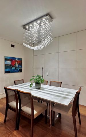 Casa de condomínio à venda com 224m², 4 quartos e 5 vagas Casa de condomínio à venda com 224m², 4 quartos e 5 vagasSala