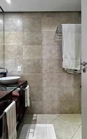 Casa de condomínio à venda com 224m², 4 quartos e 5 vagas Casa de condomínio à venda com 224m², 4 quartos e 5 vagasBanheiro Suíte 1