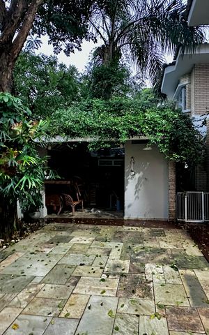 Casa de condomínio à venda com 224m², 4 quartos e 5 vagas Casa de condomínio à venda com 224m², 4 quartos e 5 vagasVaranda/Quintal