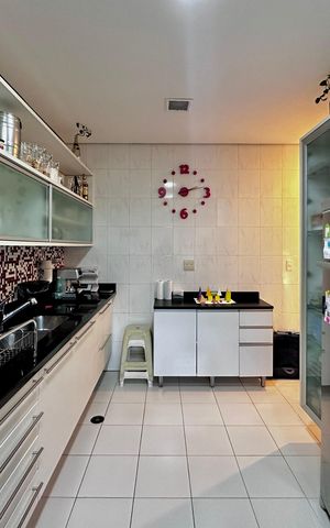 Casa de condomínio à venda com 224m², 4 quartos e 5 vagas Casa de condomínio à venda com 224m², 4 quartos e 5 vagasCozinha