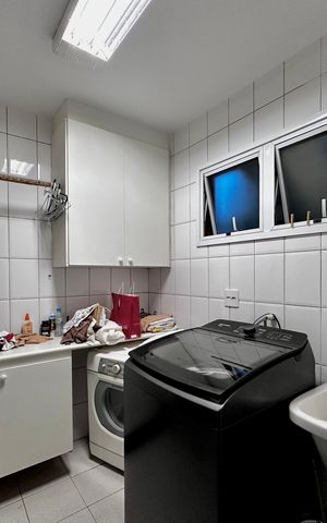 Casa de condomínio à venda com 224m², 4 quartos e 5 vagas Casa de condomínio à venda com 224m², 4 quartos e 5 vagasÁrea de Serviço