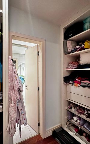Casa de condomínio à venda com 224m², 4 quartos e 5 vagas Casa de condomínio à venda com 224m², 4 quartos e 5 vagasCloset Suíte 3