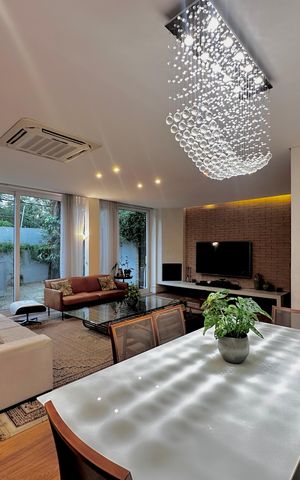 Casa de condomínio à venda com 224m², 4 quartos e 5 vagas Casa de condomínio à venda com 224m², 4 quartos e 5 vagasSala