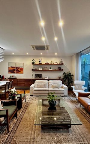 Casa de condomínio à venda com 224m², 4 quartos e 5 vagas Casa de condomínio à venda com 224m², 4 quartos e 5 vagasSala