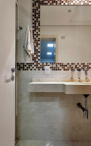 Casa de condomínio à venda com 224m², 4 quartos e 5 vagas Casa de condomínio à venda com 224m², 4 quartos e 5 vagasBanheiro Suíte 2