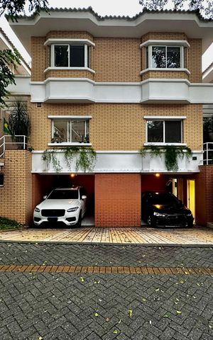 Casa de condomínio à venda com 224m², 4 quartos e 5 vagas Casa de condomínio à venda com 224m², 4 quartos e 5 vagasFachada Casa