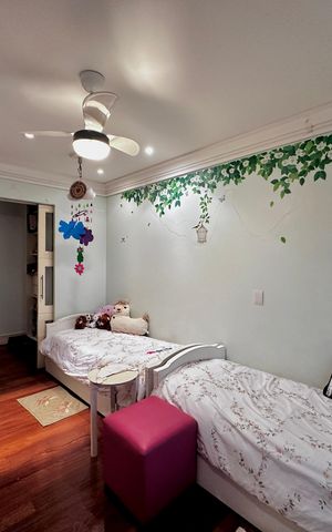 Casa de condomínio à venda com 224m², 4 quartos e 5 vagas Casa de condomínio à venda com 224m², 4 quartos e 5 vagasSuíte 3