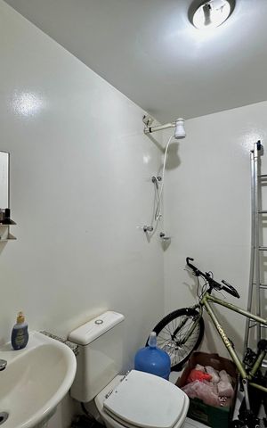 Casa de condomínio à venda com 224m², 4 quartos e 5 vagas Casa de condomínio à venda com 224m², 4 quartos e 5 vagasBanheiro de Serviço