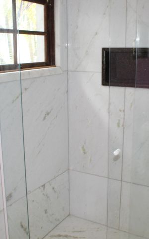 Casa de condomínio para alugar com 750m², 4 quartos e 3 vagasBanheiro da Suíte 1