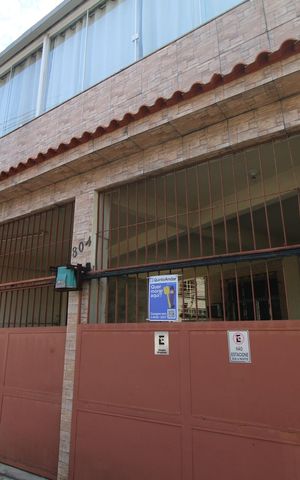 Apartamento à venda com 50m², 2 quartos e 1 vagaFachada da casa e placa