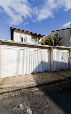 Casa para alugar com 175m², 3 quartos e 3 vagasFachada