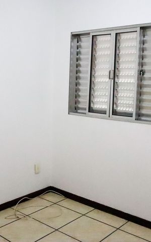 Casa à venda com 321m², 5 quartos e 3 vagas Casa à venda com 321m², 5 quartos e 3 vagasQuarto 4
