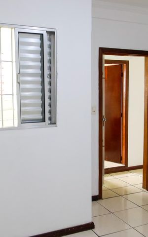 Casa à venda com 321m², 5 quartos e 3 vagas Casa à venda com 321m², 5 quartos e 3 vagasQuarto 5