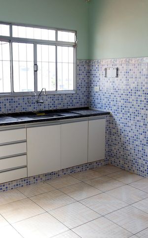 Casa à venda com 321m², 5 quartos e 3 vagas Casa à venda com 321m², 5 quartos e 3 vagascozinha varanda