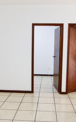 Casa à venda com 321m², 5 quartos e 3 vagas Casa à venda com 321m², 5 quartos e 3 vagasSala de TV