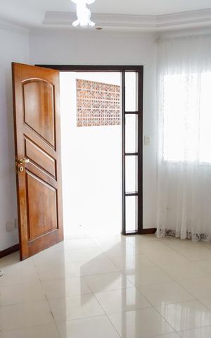 Casa à venda com 321m², 5 quartos e 3 vagas Casa à venda com 321m², 5 quartos e 3 vagassala
