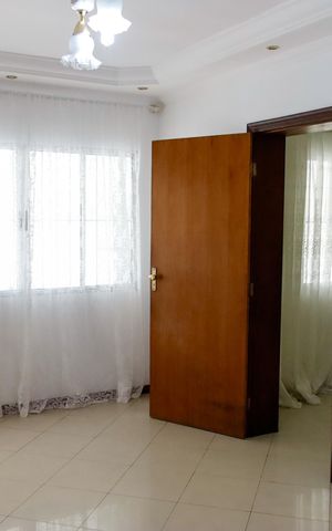 Casa à venda com 321m², 5 quartos e 3 vagas Casa à venda com 321m², 5 quartos e 3 vagassala