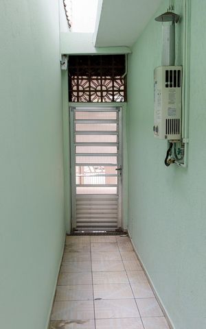 Casa à venda com 321m², 5 quartos e 3 vagas Casa à venda com 321m², 5 quartos e 3 vagasCorredor