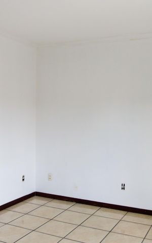 Casa à venda com 321m², 5 quartos e 3 vagas Casa à venda com 321m², 5 quartos e 3 vagasQuarto 2 - Suíte
