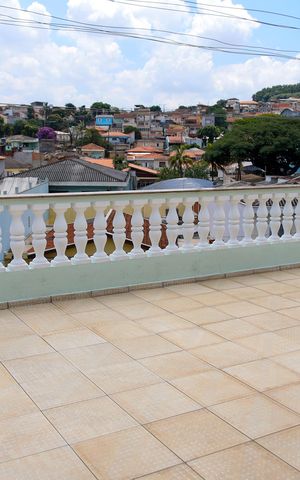 Casa à venda com 321m², 5 quartos e 3 vagas Casa à venda com 321m², 5 quartos e 3 vagasVaranda