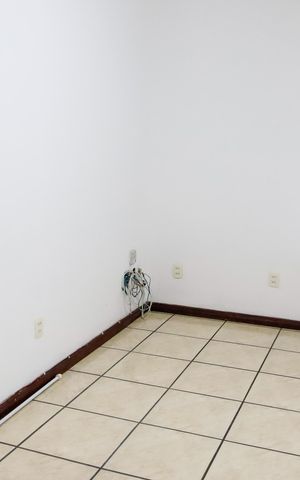 Casa à venda com 321m², 5 quartos e 3 vagas Casa à venda com 321m², 5 quartos e 3 vagasSala de TV
