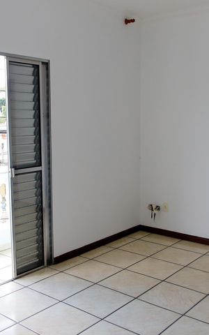 Casa à venda com 321m², 5 quartos e 3 vagas Casa à venda com 321m², 5 quartos e 3 vagasQuarto 2 - Suíte
