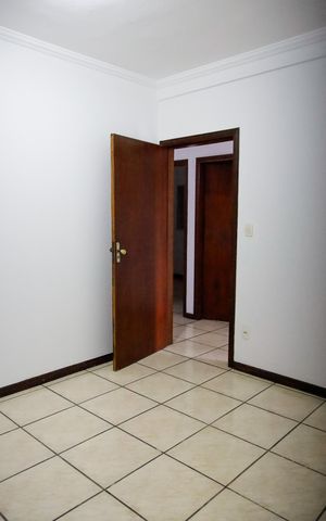 Casa à venda com 321m², 5 quartos e 3 vagas Casa à venda com 321m², 5 quartos e 3 vagasQuarto 1