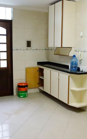 Casa à venda com 321m², 5 quartos e 3 vagas Casa à venda com 321m², 5 quartos e 3 vagasCozinha