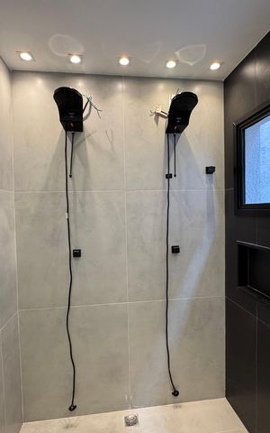 Casa de condomínio à venda com 180m², 4 quartos e 2 vagas Casa de condomínio à venda com 180m², 4 quartos e 2 vagasSuíte 1 - Banheiro