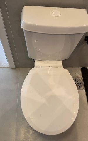 Casa de condomínio à venda com 180m², 4 quartos e 2 vagas Casa de condomínio à venda com 180m², 4 quartos e 2 vagasSuíte 1 - Banheiro