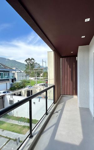 Casa de condomínio à venda com 180m², 4 quartos e 2 vagas Casa de condomínio à venda com 180m², 4 quartos e 2 vagasSuíte 1 - Varanda