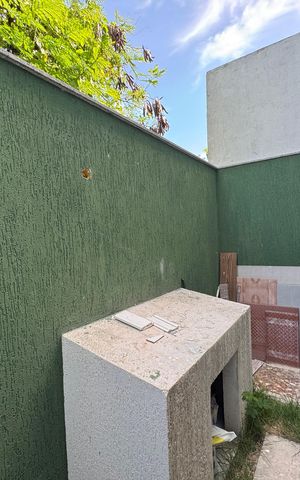 Casa de condomínio à venda com 180m², 4 quartos e 2 vagas Casa de condomínio à venda com 180m², 4 quartos e 2 vagasÁrea externa