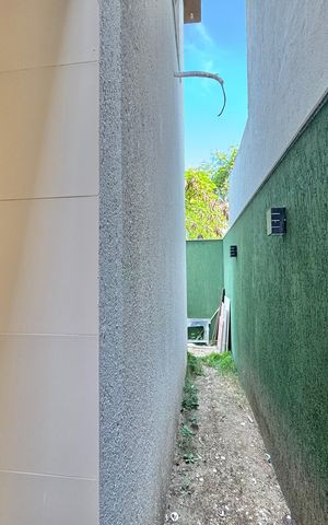 Casa de condomínio à venda com 180m², 4 quartos e 2 vagas Casa de condomínio à venda com 180m², 4 quartos e 2 vagasÁrea externa