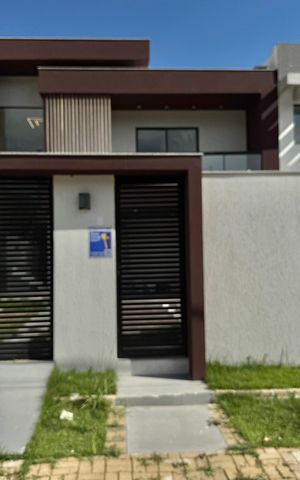 Casa de condomínio à venda com 180m², 4 quartos e 2 vagas Casa de condomínio à venda com 180m², 4 quartos e 2 vagasFachada