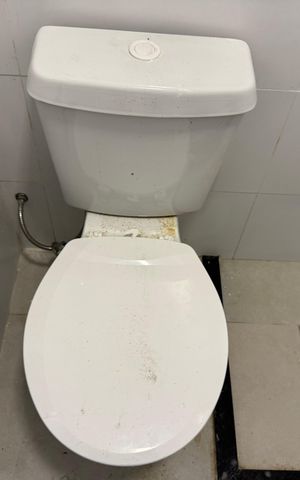 Casa de condomínio à venda com 180m², 4 quartos e 2 vagas Casa de condomínio à venda com 180m², 4 quartos e 2 vagasÁrea de Serviço - Banheiro
