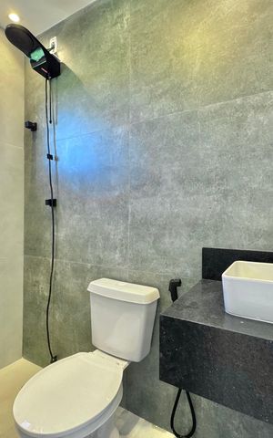 Casa de condomínio à venda com 180m², 4 quartos e 2 vagas Casa de condomínio à venda com 180m², 4 quartos e 2 vagasSuíte 2 - Banheiro