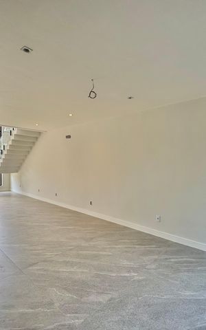 Casa de condomínio à venda com 180m², 4 quartos e 2 vagas Casa de condomínio à venda com 180m², 4 quartos e 2 vagasSala