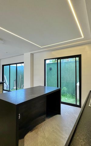 Casa de condomínio à venda com 180m², 4 quartos e 2 vagas Casa de condomínio à venda com 180m², 4 quartos e 2 vagasCozinha